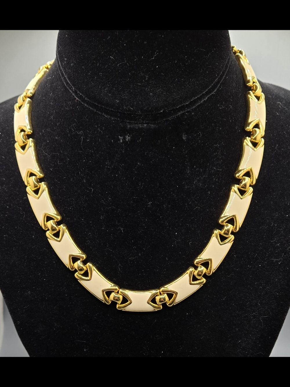 Enameled Link Necklace Gold Tone & Cream Colors Foldover Clasp